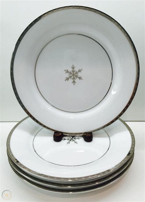 Arctic Solstice 08 Target Holiday Snowflake Porcelain Bowl Dish Silver