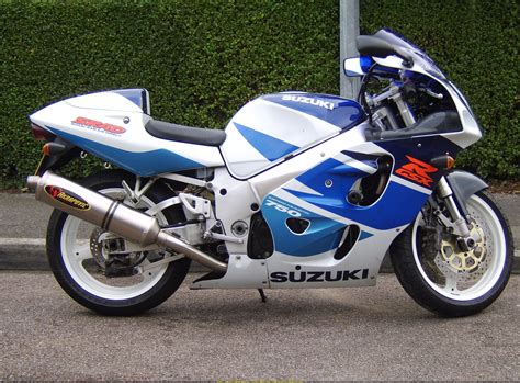 It was introduced at the cologne motorcycle show in october 1984. 1998 Suzuki GSX-R 750: pics, specs and information ...