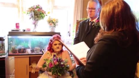 Terminally Ill Bride Gets Married To Her Love After Wedding Organised In Just 48 Hours Mirror