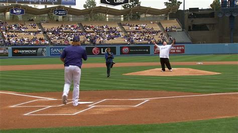 Dancing Man Throws First Pitch At Dodgers Padres Game Abc7 Los Angeles