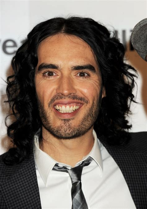 Russell Brand The Story Behind The Height Weight Age Career And Success World Celebrity