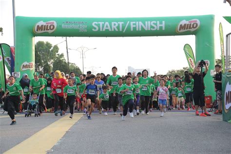 Di waktu yang mencabar ini, berikan anak anda kebaikan milo® yang dipenuhi khasiat barli malt, susu dan koko bersama makanan yang seimbang untuk membantunya terus fokus dan. Make Running Your Healthy Habit! Join the Milo Malaysia ...