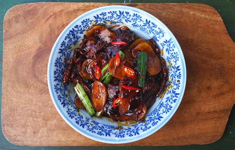 Stir Fry Beef With Ginger And Scallion Rice Cakes