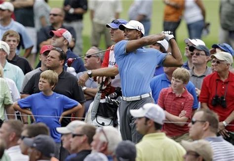 Ho Hum Tiger Woods Shoots Under In Third Round Of Bridgestone