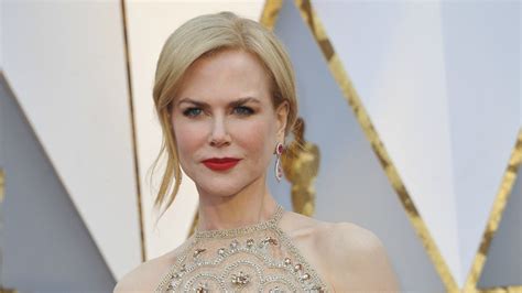 Nicole Kidman Explains That Clapping At The Oscars Stylecaster