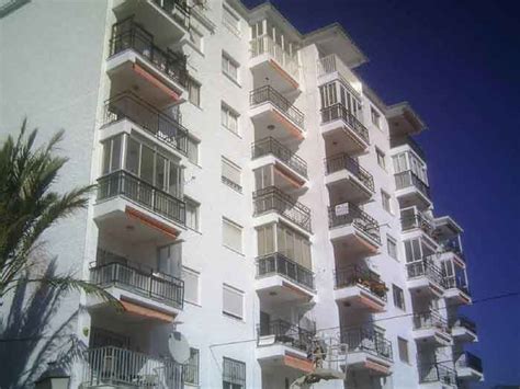 Un gran edificio de al menos 12 plantas se ha derrumbado parcialmente a las dos de la madrugada de este jueves en miami (las 8.00. Nerja Area Guide - Edificio Miami | Nerja Today