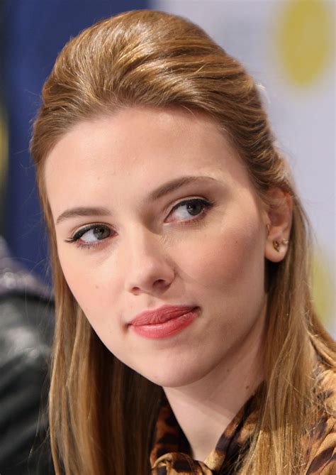 Star and Fashion News Gossip: Scarlett Johansson Biography