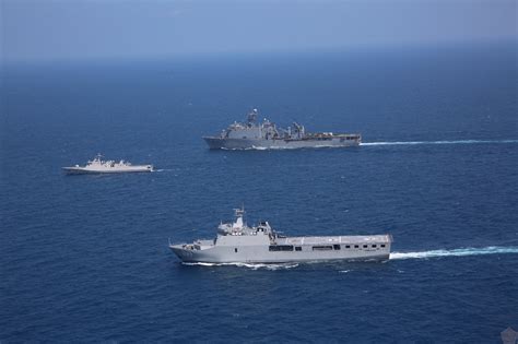 Kapal Perang Tni Al Dan Us Navy Gelar Latihan Bersama Di Laut Jawa