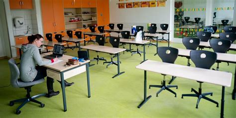 Ohne lehrerin und lehrer, ohne deine klasse. Schule von zu Hause: Linke fordern Recht auf Laptops - taz.de