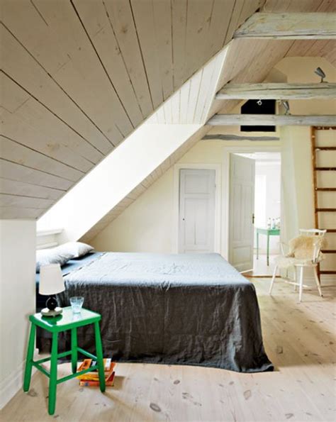 Gallery sharing creative attic bedroom ideas with large & small design styles, skylights, slanted walls, decor and furniture. small-bedroom-design-with-attic-ideas | HomeMydesign