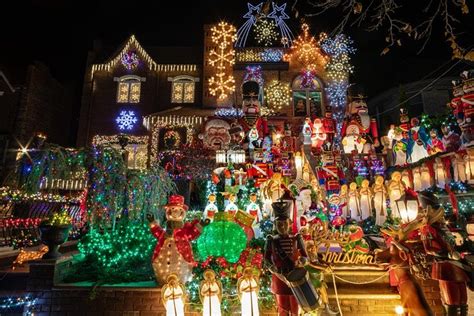 Dyker Heights 3 Hour Christmas Lights Walking Tour In