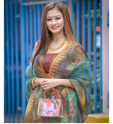 pretty manipuri girl asian outfits traditional outfits traditional dresses