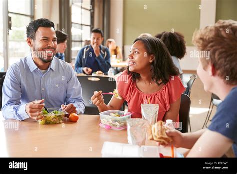 College Students Eating Lunch Hi Res Stock Photography And Images Alamy