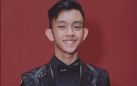 ★ download mp3 sabar ismail izzani gratis, ada 20 daftar lagu sia yang bisa anda download. Model 'Awek' Ismail Izzani? - Hiburan | mStar