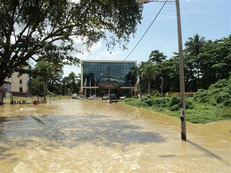 Get up close and personal with powerful personalities and influential individuals as geo invites you to spend a day with politicians, film stars. LEE GUAN AIK for KOTA DARUL AMAN 李源益州议员: Keadaan banjir ...