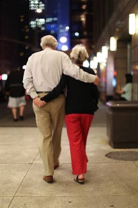 35 Photos Of Cute Old Couples That Will Give You The Ultimate Couples