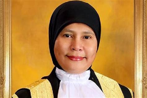 Just yesterday (6th may), datuk tengku maimun tuan mat was officially sworn in as malaysia's new chief justice (cj), also making her the first female cj in malaysia's history. Tengku Maimun is new Chief Justice | Borneo Post Online