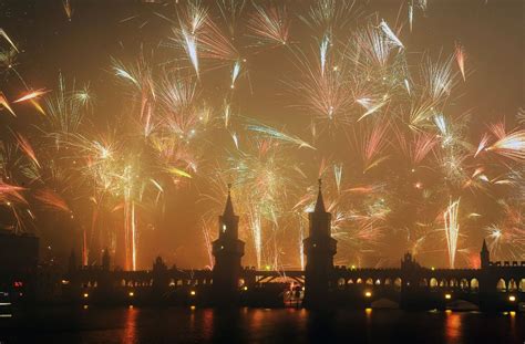 Silvester Bräuche Wie Die Welt Feiert Panorama