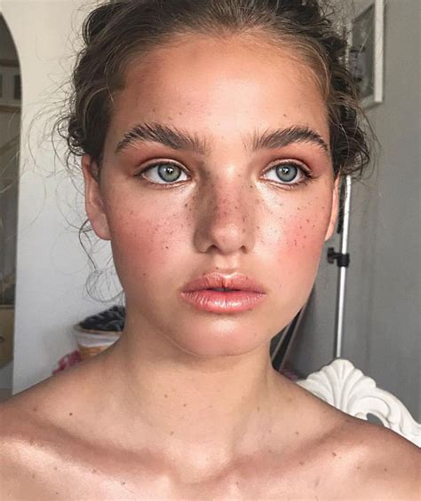 Natural Day Time Makeup Look With Freckles Freckles