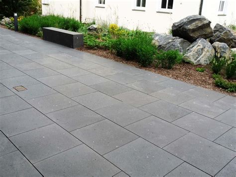 Informiere dich über neue granit bodenplatten garten. Geschliffene Bodenplatten aus Mendiger Basaltlava | Garten ...