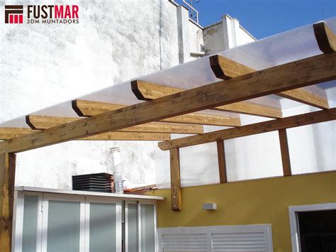 El policarbonato alveolar es un plástico duro, resistente, liviano, durable y fácilmente moldeable, que se emplea. Pergolas de madera cubiertas con policarbonato. - Blog ...
