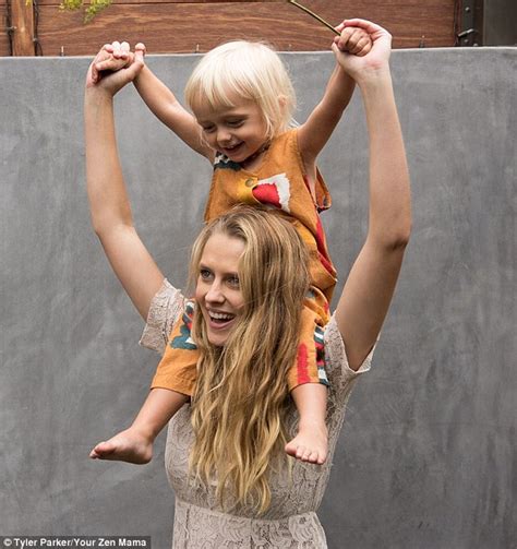 Teresa Palmer Lifts Lookalike Two Year Old Son Bodhi Rain On Her Shoulders Daily Mail Online