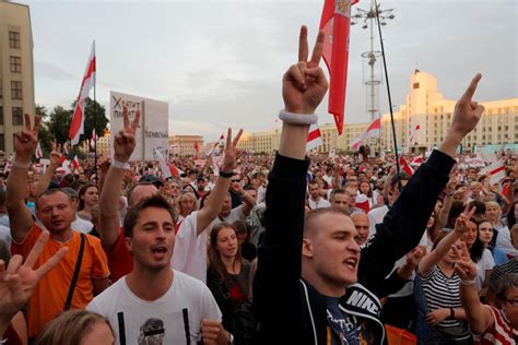 Protests In Belarus Thousands Of Minsk Residents Gather For Evening