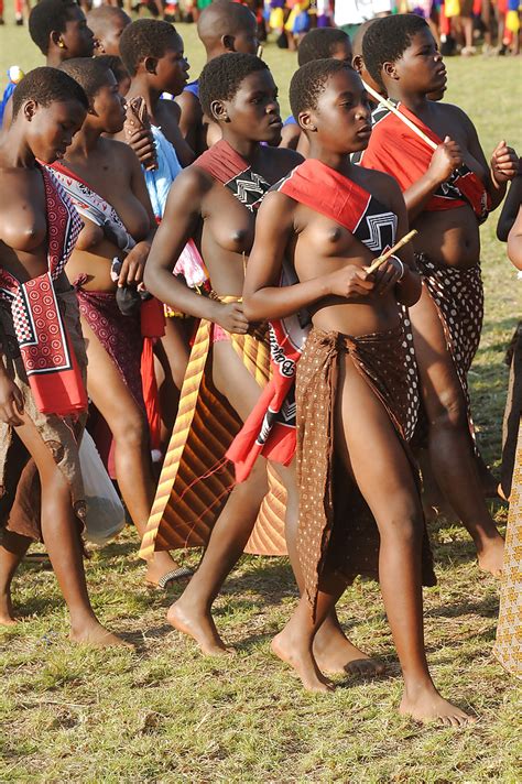 Donne della tribù africana nuda Foto di donne