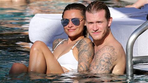 Loris karius took to twitter to apologise after the liverpool goalkeeper was photographed kissing another woman, saying his relationship with girlfriend sophia thomalla is falling apart. Darum macht Sophia Thomalla Liebe zu Loris Karius ...