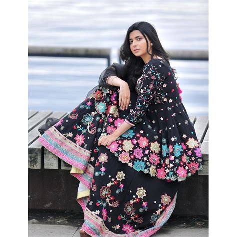 Nimrat Khaira On Instagram “sohne Sohne Suit Releasing On 24th July 🌸🌸” Indische Kleider