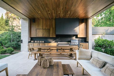 This modern outdoor dining set includes a rectangular dining table and six slatted chairs, two of which are armchairs. 66 Modern Outdoor Kitchen Ideas and Designs - InteriorZine