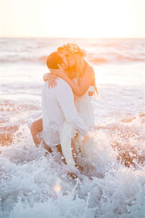 30 Gorgeous Beach Engagement Shoot Ideas Weddingomania