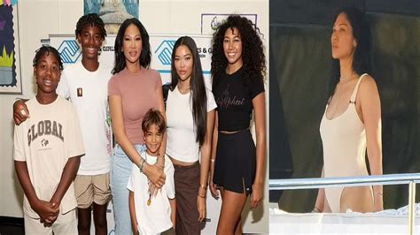 Kimora Lee Simmons Stuns In One Piece Swimsuit On A Yacht During Holiday Season Youtube