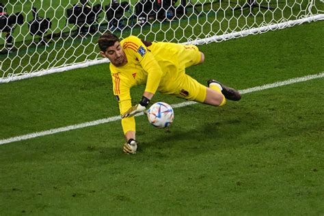 Video Thibaut Courtois Makes Penalty Save For Belgium Against Canada Madrid Universal