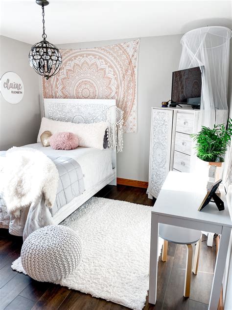 This post contains affiliate links (full disclosure here). Teen Boho Bedroom Makeover — Cottonwood + Rose