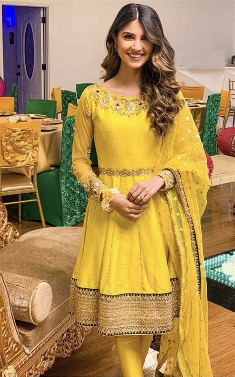 Mesmerizing Yet Simple Haldi Looks For Bride And Bridesmaid In 2021