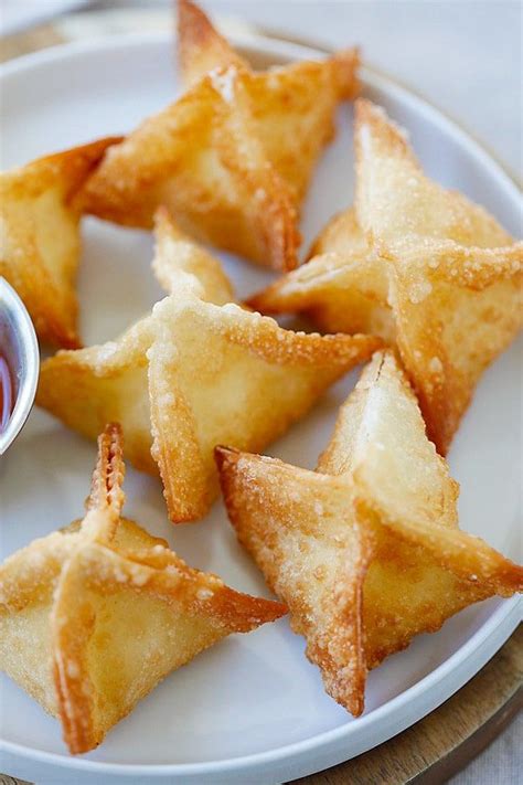 They're great for making appetizers, nachos, desserts, dumplings, crackers while wonton wrappers are a staple of asian cuisine, you'll find them featured in all different types of recipes — asian, southwestern, french and italian, to name just a few. Crab Rangoon - BEST and EASIEST crab rangoon recipe with cream cheese and wonton wrapper. Quick ...