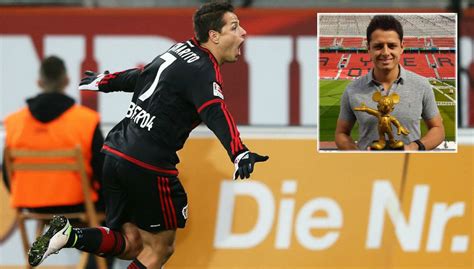 Chicharito Recibe El Mickey Mouse De Oro