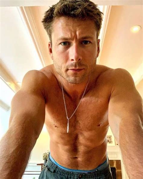 Top Gun S Glen Powell S Steamy Photo Sparks Major Reaction From Fans