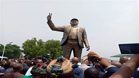 Rdc Le Président Félix Tshisekedi A Dévoilé Le Monument De Son Défunt Père Etienne Tshisekedi