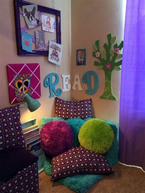 Space designated reading helps kids to forget about all the other fun distractions around them. 10 Cute and Cozy Reading Nooks for Kids - Listing More
