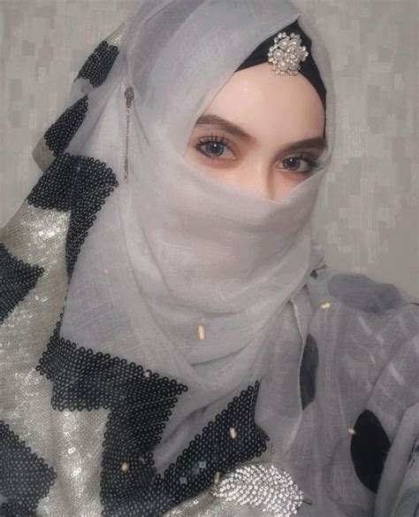 Pin By Nauvari Kashta Saree On Hijabi Queens Stylish Girls Photos Stylish Girl Girl Photos