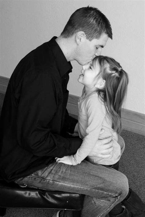 Cute Fatheranddaughter Photos Forehead Kisses Are Always Nice♡ Father Daughter Pictures