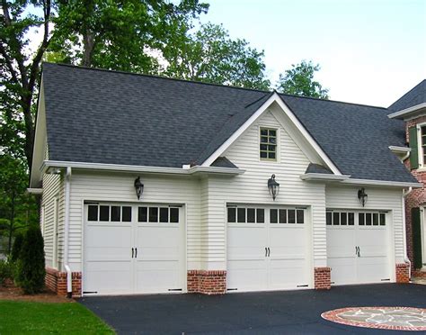 465 sq ft 2nd floor suite: Colonial Style Garage Apartment | Carriage house plans ...
