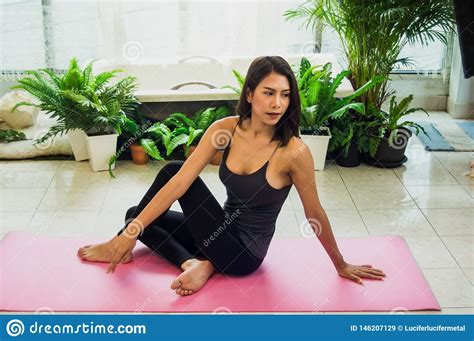 Beautiful Women With Yoga To Refresh The Mind And Spirit With Sunlight Morning Concept Of