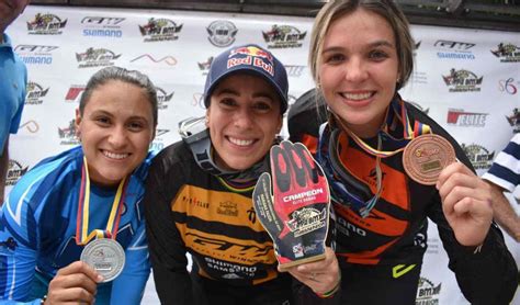 Mariana pajón agregó un nuevo título a su palmarés, al coronarse campeona de la tercera válida de la copa mundo uci bmx supercross bogotá 2021. Mariana Pajón ganó la Copa Internacional de BMX que se ...