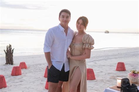 Bea Alonzo Clarifies Shes Not Engaged To Dominic Roque