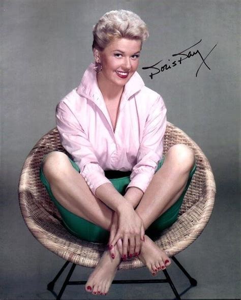 Doris Day Sitting In Chair Crisscross Signed Photo Print 8 X 10 Item Dap17137 Movie