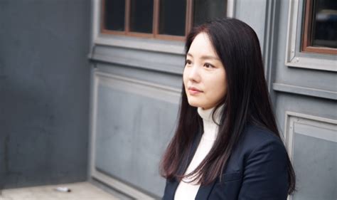 싱어송라이터가 흔치 않았던 1995년, 김수지 씨는 자신의 자작곡을 담은 1집 '하나님을 느낌'을 발표하며 ccm계에 큰 파장을 일으켰다. 11년 만에 돌아온 그녀 "찬양할 수 있어 기뻐요" : 문화 : 종교 ...