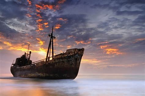 25 Haunting Shipwrecks Around The World Twistedsifter